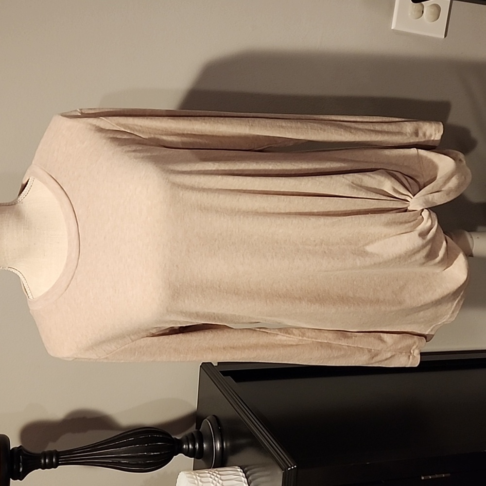 Yidarton Tan Heathered Top With Knot Tie In Front. Size XL PTP 22 IN